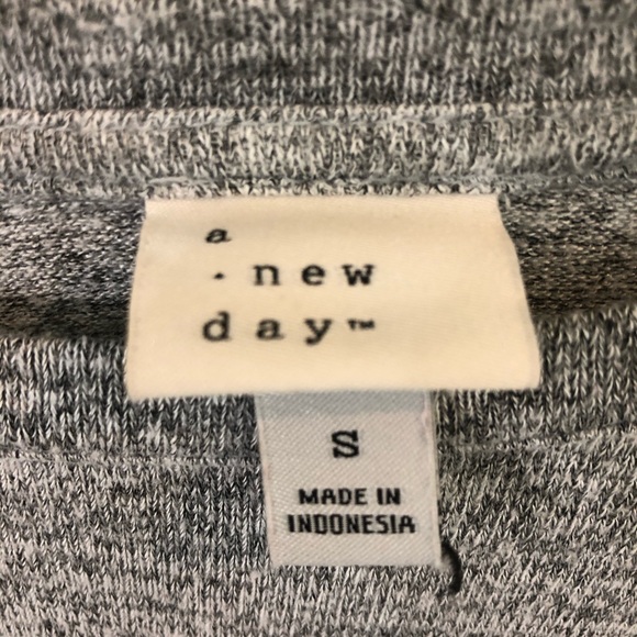 Top - Picture 2 of 4